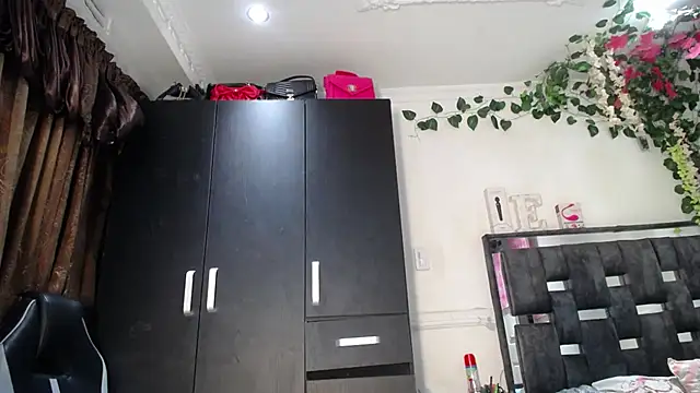 emma hoot1 online show from 12/14/24, 12:22