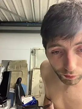 GuillaumebeauZizi online show from 02/12/26, 06:03