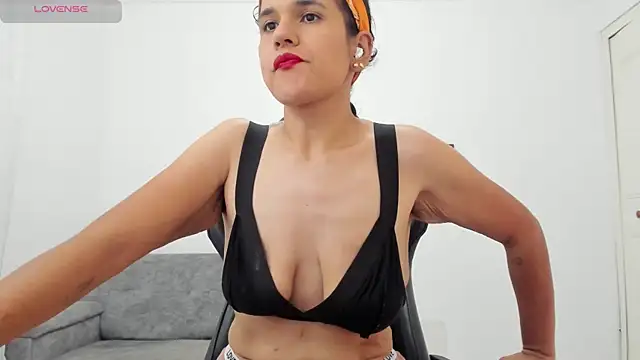 Snapshot of natalia_curvy1 chatting on 07/14/26, 05:40 natalia curvy1 online show from 07/14/26, 05:40