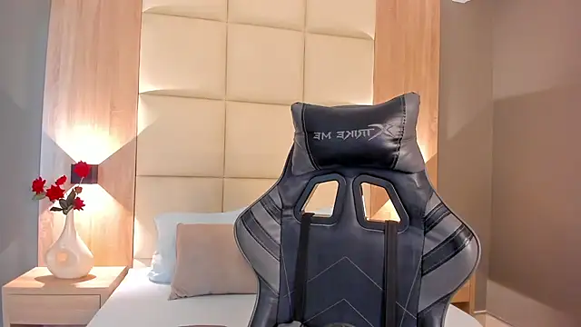 Snapshot of megan_cooper28 chatting on 10/21/25, 02:23 megan cooper28 online show from 10/21/25, 02:23