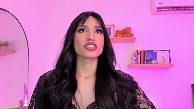 Snapshot of rose_saenz chatting on 12/15/24, 07:10 rose saenz online show from 12/15/24, 07:10