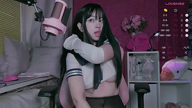 Snapshot of berrybaebaby chatting on 10/21/25, 03:40 berrybaebaby online show from 10/21/25, 03:40