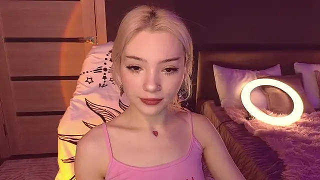 Snapshot of SandraBoyl chatting on 02/04/25, 01:13 SandraBoyl online show from 02/04/25, 01:13