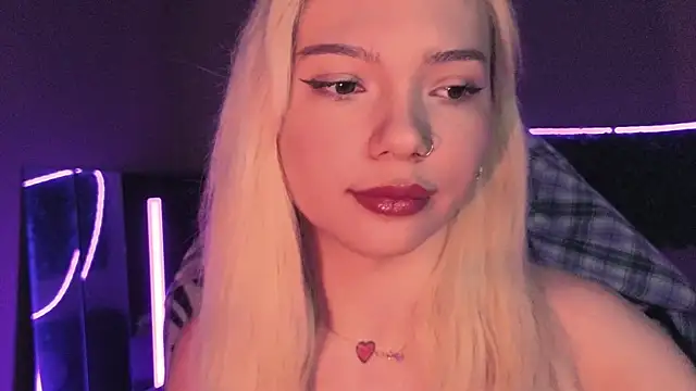 Snapshot of SandraBoyl chatting on 11/25/25, 02:22 SandraBoyl online show from 11/25/25, 02:22