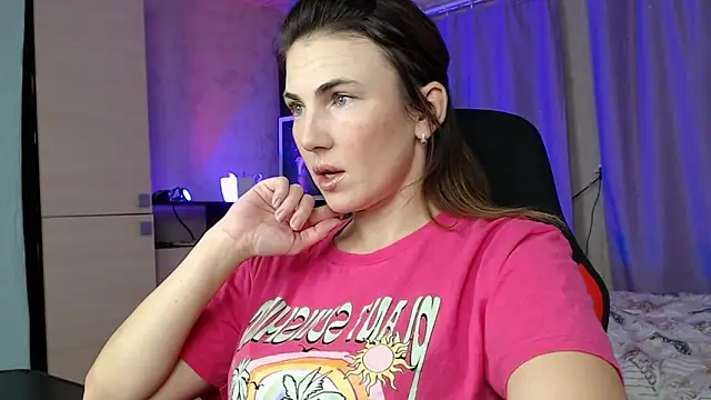 Snapshot of Daniela_Cooperr chatting on 10/18/25, 06:19 Daniela Cooperr online show from 10/18/25, 06:19