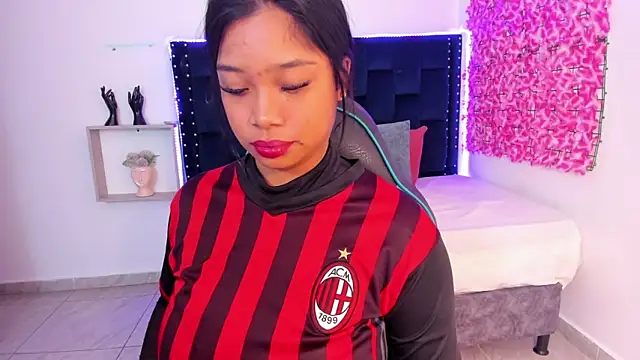 SaraApril 1 online show from 10/23/25, 09:46