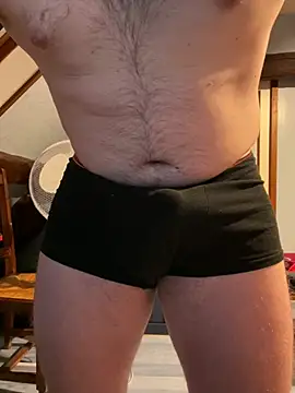 Snapshot of youlo71 chatting on 02/04/25, 02:32 youlo71 online show from 02/04/25, 02:32