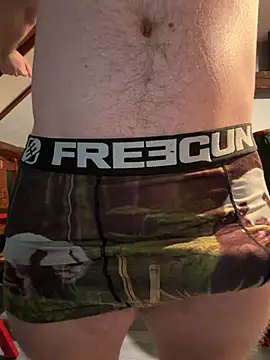 Snapshot of youlo71 chatting on 02/06/26, 04:32 youlo71 online show from 02/06/26, 04:32