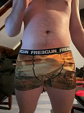 Snapshot of youlo71 chatting on 02/19/26, 12:28 youlo71 online show from 02/19/26, 12:28