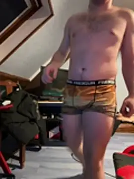 Snapshot of youlo71 chatting on 04/10/26, 09:41 youlo71 online show from 04/10/26, 09:41