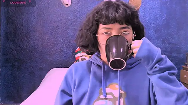 NinaYellow online show from 12/29/24, 01:49