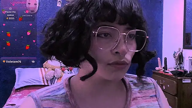 Snapshot of NinaYellow chatting on 03/10/26, 01:05 NinaYellow online show from 03/10/26, 01:05