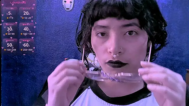 Snapshot of NinaYellow chatting on 04/23/26, 01:24 NinaYellow online show from 04/23/26, 01:24