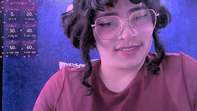 NinaYellow online show from 06/17/26, 01:45