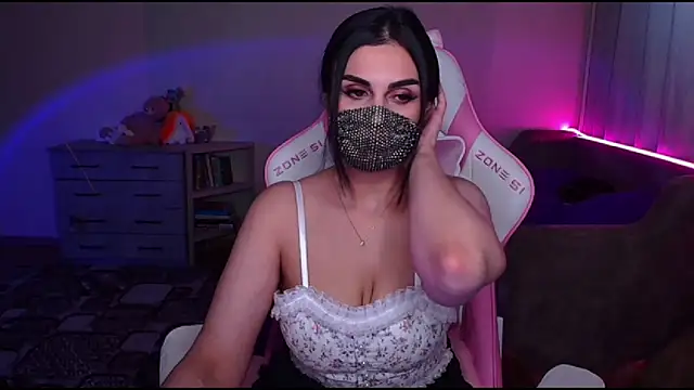 Snapshot of __Yasmina__ chatting on 03/13/25, 06:58   Yasmina   online show from 03/13/25, 06:58