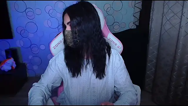 Snapshot of __Yasmina__ chatting on 10/01/25, 05:02   Yasmina   online show from 10/01/25, 05:02