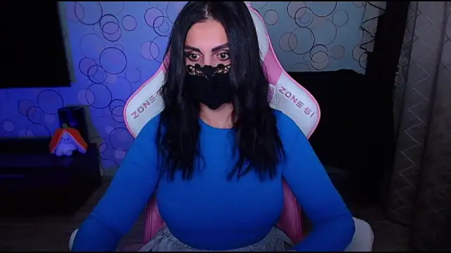 Snapshot of __Yasmina__ chatting on 10/08/25, 04:32   Yasmina   online show from 10/08/25, 04:32