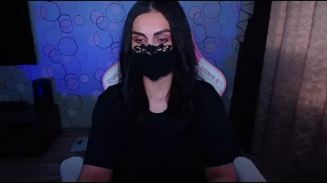 Snapshot of __Yasmina__ chatting on 10/17/25, 06:16   Yasmina   online show from 10/17/25, 06:16