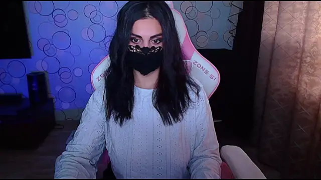 Snapshot of __Yasmina__ chatting on 10/19/25, 04:35   Yasmina   online show from 10/19/25, 04:35