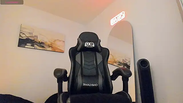 Snapshot of LucianSinclair chatting on 01/26/25, 12:37 LucianSinclair online show from 01/26/25, 12:37