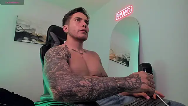 Snapshot of LucianSinclair chatting on 01/29/25, 11:35 LucianSinclair online show from 01/29/25, 11:35