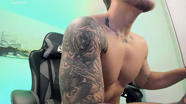 Snapshot of LucianSinclair chatting on 03/07/25, 04:24 LucianSinclair online show from 03/07/25, 04:24