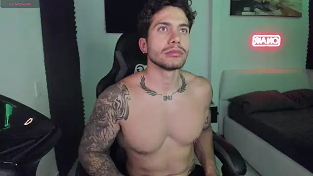 Snapshot of LucianSinclair chatting on 11/28/25, 02:25 LucianSinclair online show from 11/28/25, 02:25