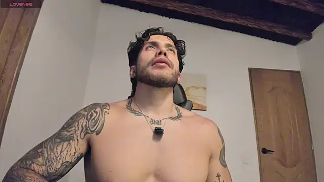 Snapshot of LucianSinclair chatting on 06/20/26, 02:03 LucianSinclair online show from 06/20/26, 02:03