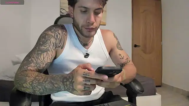 Snapshot of LucianSinclair chatting on 07/15/26, 02:28 LucianSinclair online show from 07/15/26, 02:28