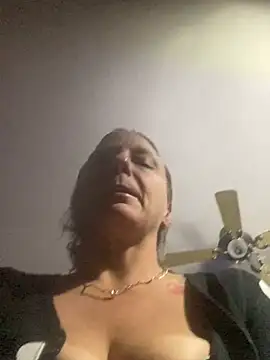 Snapshot of Everlyrose27 chatting on 12/07/24, 05:04 Everlyrose27 online show from 12/07/24, 05:04