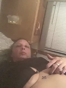 Snapshot of Everlyrose27 chatting on 12/31/24, 06:16 Everlyrose27 online show from 12/31/24, 06:16