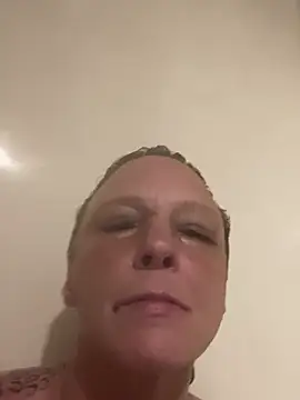 Snapshot of Everlyrose27 chatting on 01/09/25, 02:33 Everlyrose27 online show from 01/09/25, 02:33