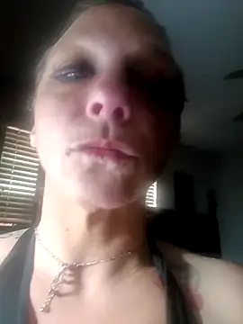 Snapshot of Everlyrose27 chatting on 01/09/25, 02:40 Everlyrose27 online show from 01/09/25, 02:40