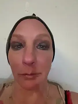 Snapshot of Everlyrose27 chatting on 02/24/25, 08:14 Everlyrose27 online show from 02/24/25, 08:14