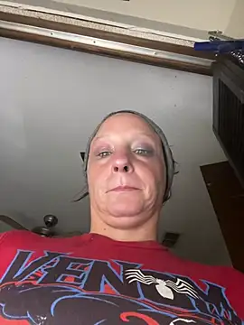 Snapshot of Everlyrose27 chatting on 02/26/25, 03:41 Everlyrose27 online show from 02/26/25, 03:41