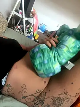 Snapshot of Everlyrose27 chatting on 09/16/25, 04:19 Everlyrose27 online show from 09/16/25, 04:19