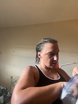 Snapshot of Everlyrose27 chatting on 09/18/25, 06:32 Everlyrose27 online show from 09/18/25, 06:32