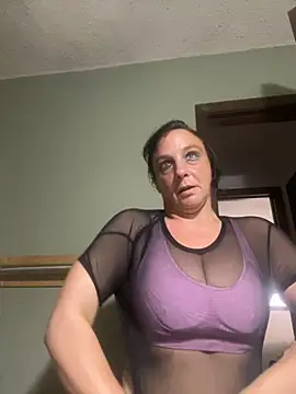 Snapshot of Everlyrose27 chatting on 10/08/25, 05:21 Everlyrose27 online show from 10/08/25, 05:21