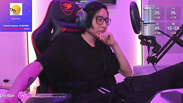 Snapshot of wexlee7 chatting on 02/26/25, 01:00 wexlee7 online show from 02/26/25, 01:00