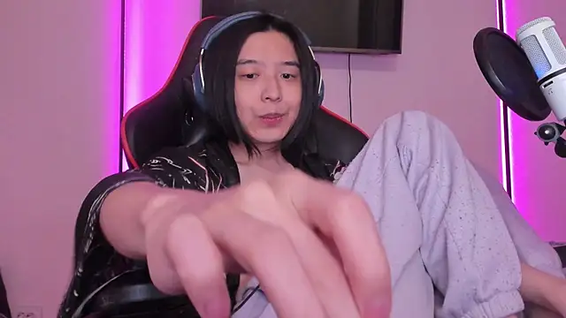 Snapshot of wexlee7 chatting on 09/20/25, 02:12 wexlee7 online show from 09/20/25, 02:12