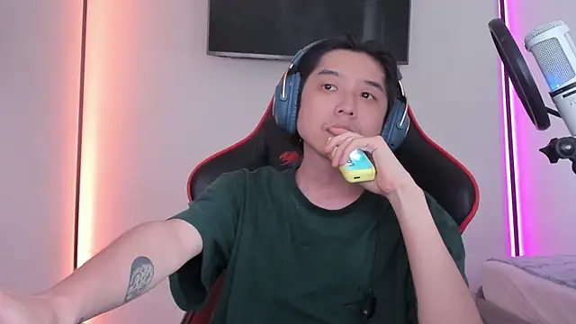 Snapshot of wexlee7 chatting on 09/24/25, 11:02 wexlee7 online show from 09/24/25, 11:02