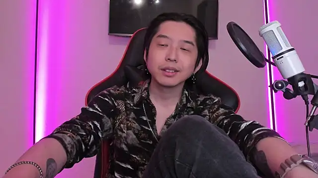 Snapshot of wexlee7 chatting on 10/04/25, 02:04 wexlee7 online show from 10/04/25, 02:04