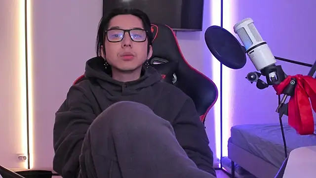 Snapshot of wexlee7 chatting on 10/18/25, 02:14 wexlee7 online show from 10/18/25, 02:14