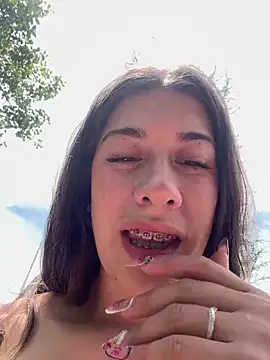 Snapshot of Enyeld_ruru chatting on 04/01/26, 05:43 Enyeld ruru online show from 04/01/26, 05:43