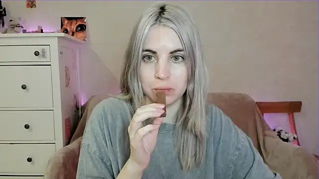 Snapshot of pawpaws chatting on 04/19/26, 01:32 pawpaws online show from 04/19/26, 01:32
