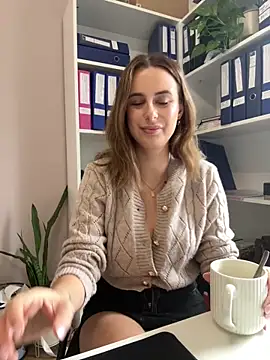 Snapshot of Hii_Lolla chatting on 03/11/26, 07:47 Hii Lolla online show from 03/11/26, 07:47