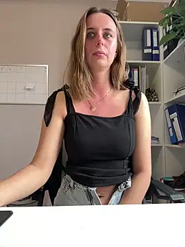 Snapshot of Hii_Lolla chatting on 03/14/26, 09:04 Hii Lolla online show from 03/14/26, 09:04