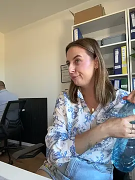 Snapshot of Hii_Lolla chatting on 03/27/26, 07:58 Hii Lolla online show from 03/27/26, 07:58