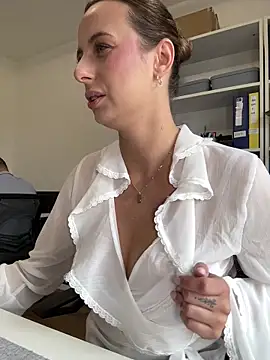 Snapshot of Hii_Lolla chatting on 03/30/26, 06:58 Hii Lolla online show from 03/30/26, 06:58