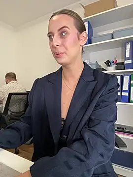 Snapshot of Hii_Lolla chatting on 04/03/26, 07:06 Hii Lolla online show from 04/03/26, 07:06